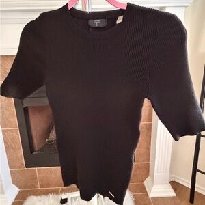 Tahari Black Ribbed Short Sleeve Knit Top